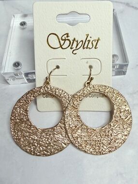 🚨3 for $15🚨 Textured Gold Tone Open-Circle Drop Earrings